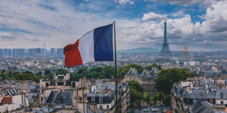 Selling online in France: How to take advantage if this huge market cover