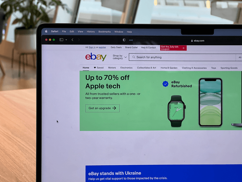 Amazon vs. eBay : eBay s'est fait connaître grâce à sa fonction innovante d'enchères.