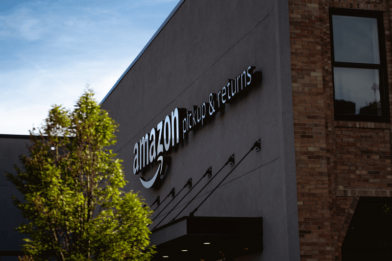 Amazon frente a eBay: Amazon ofrece a usuarios y vendedores una excelente atención al cliente