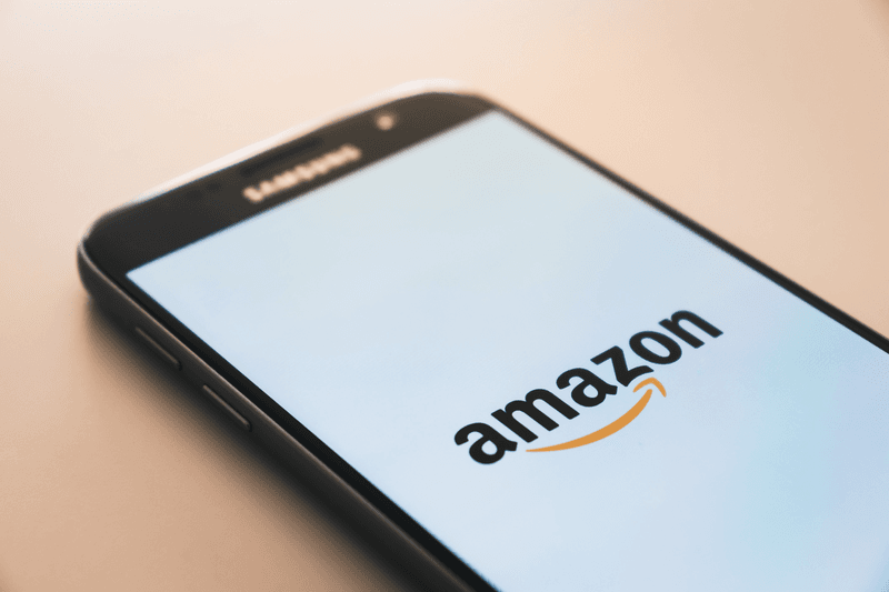 Amazon frente a eBay: Amazon es la plataforma de comercio electrónico dominante.