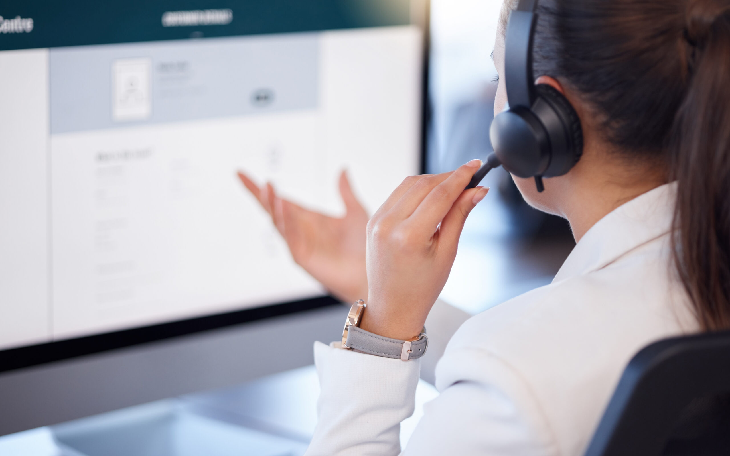 AI Helpdesk Features That Save Time | eDesk