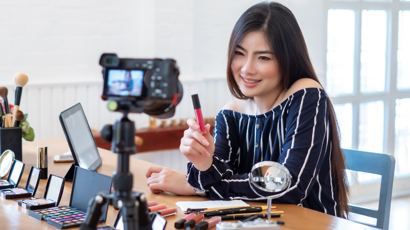 The Booming World of Beauty eCommerce: 9 Top Marketplace Examples with Visitor Data