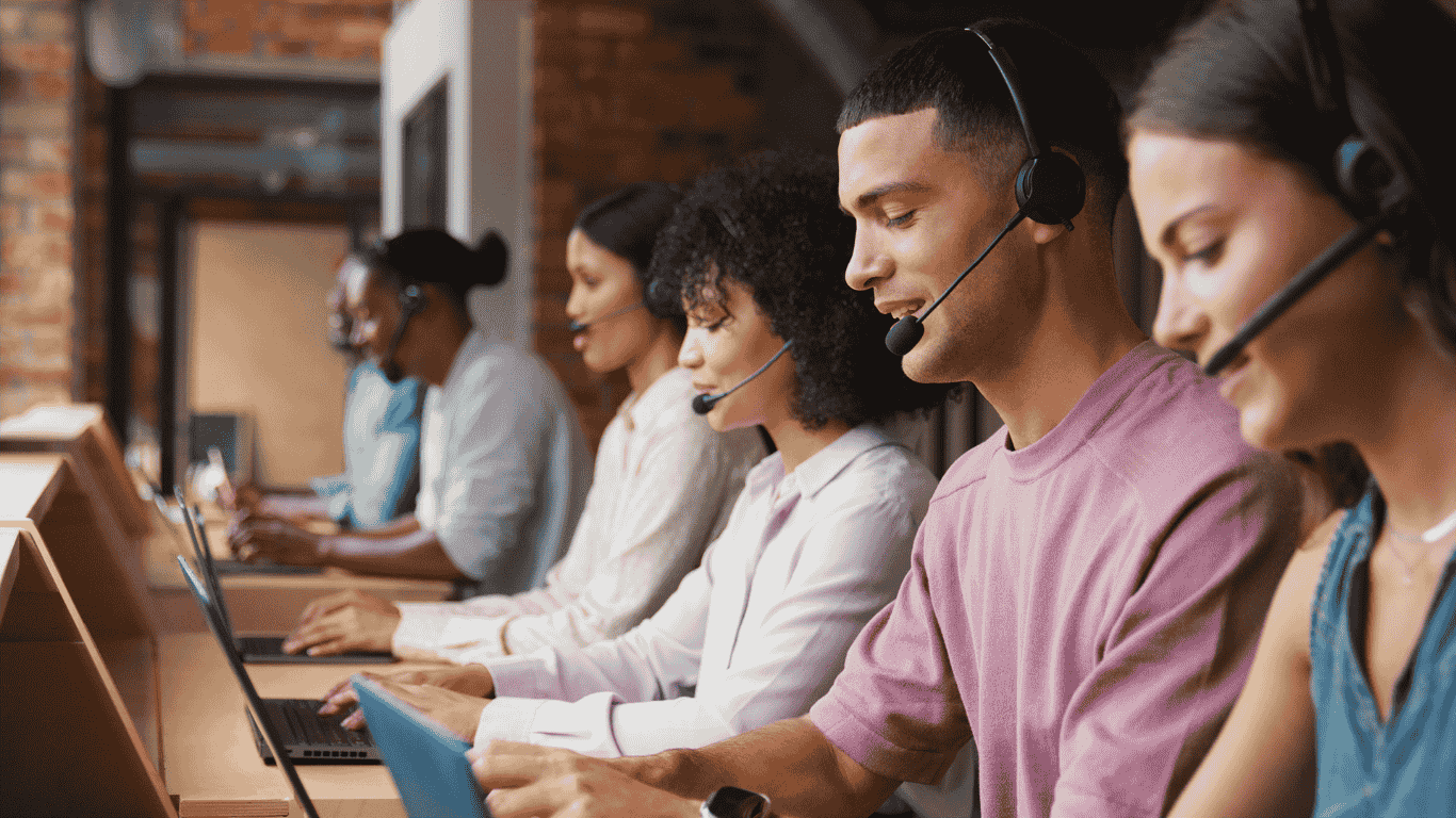 Top 4 Helpdesk Solutions eCommerce Sellers Need for Omnichannel Support