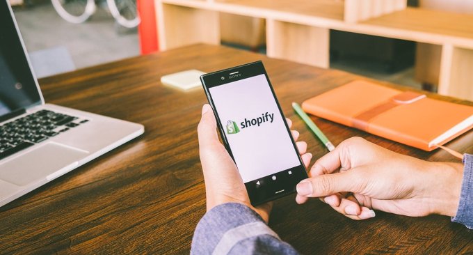 improve customer service on shopify-min